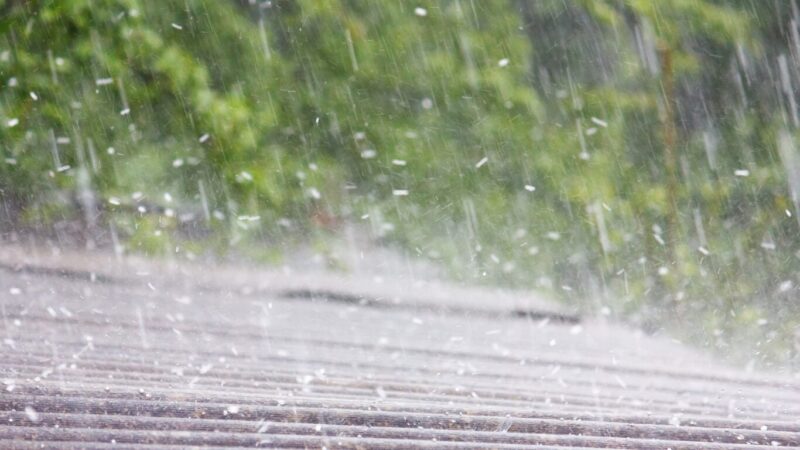 屋根の破損や雨漏り